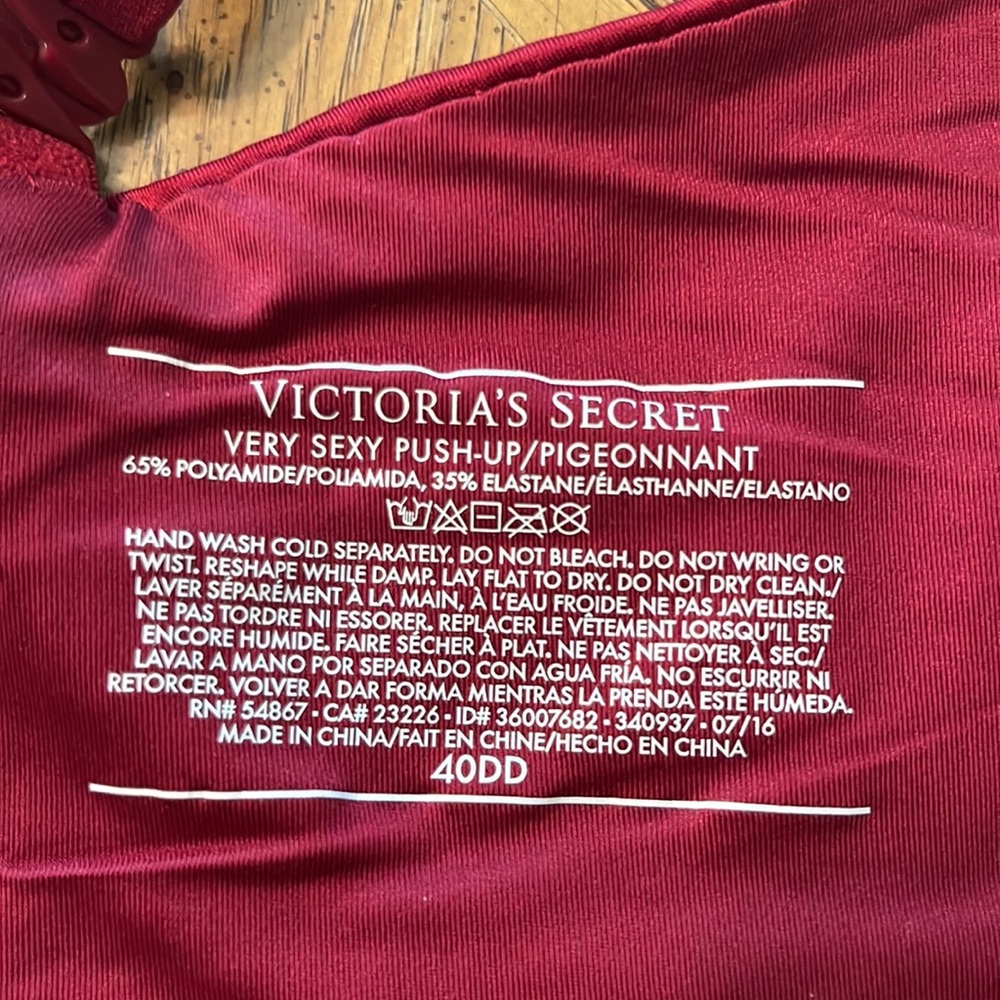 EUC 40DD Red Very Sexy Push-Up Bra - Picture 3 of 3